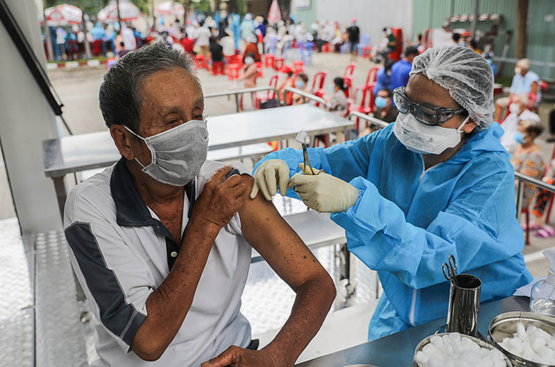 tranh-lay-nhiem-khi-di-tiem-vaccine-nhu-the-nao